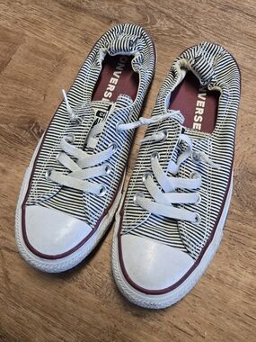 Converse Low-Top Striped Slip On Sneakers in Navy, White & Maroon Size 7